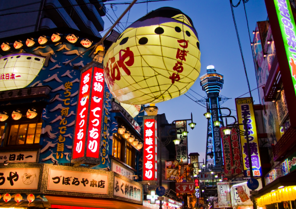 夜のづぼらや前