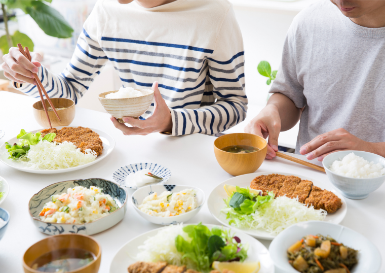 食事を楽しむ様子